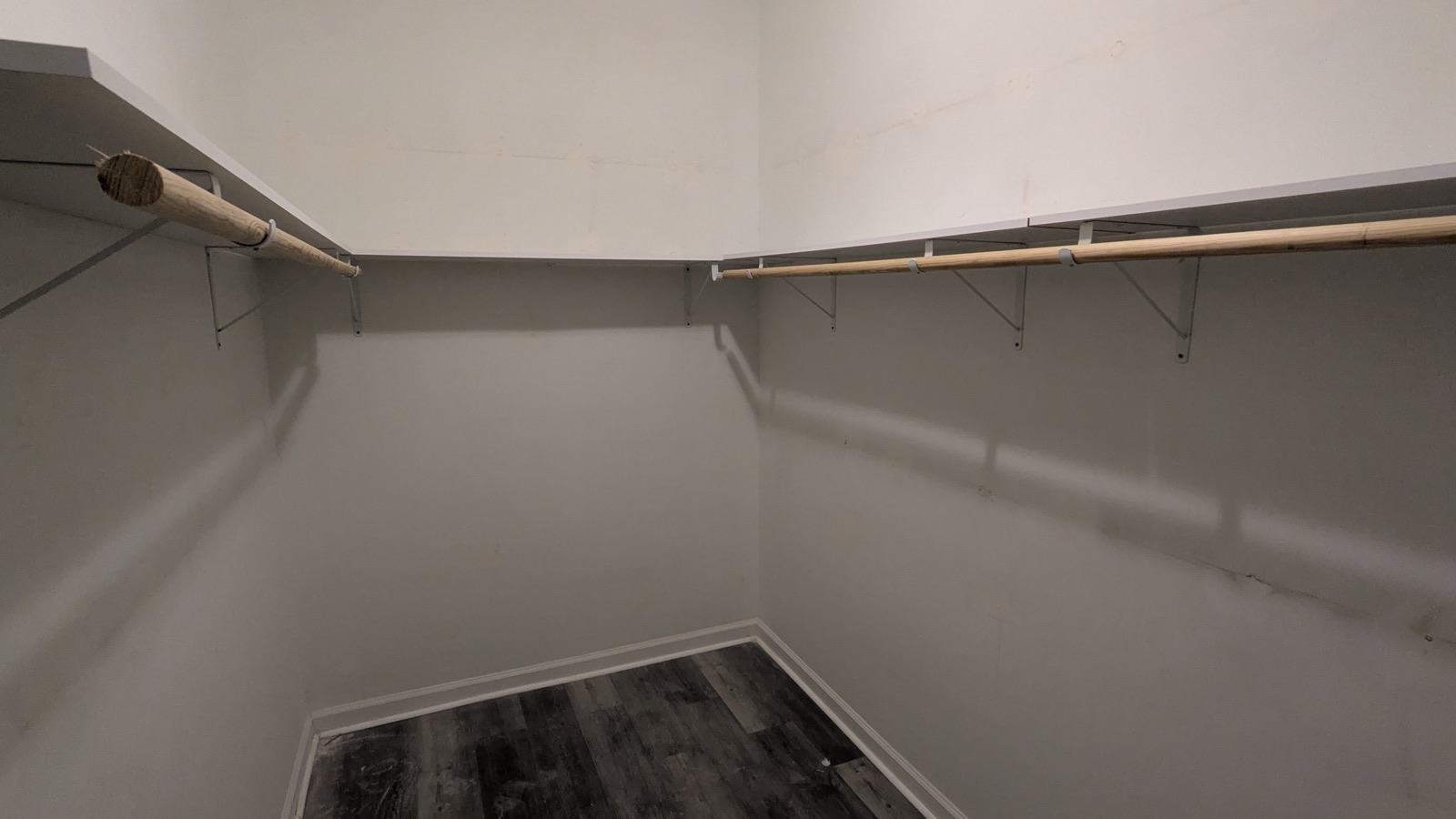 Closet shelving